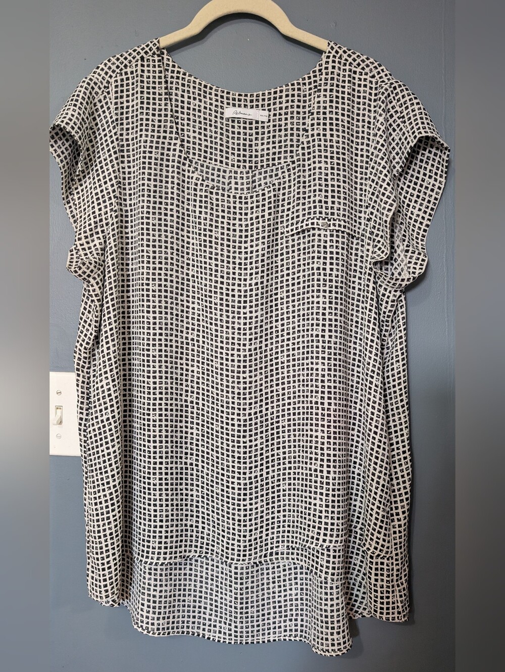 Reitmans XXL Black & White Patterned Ruffle Sleeve Top *F12